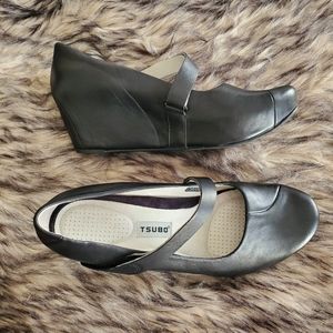 VEUC Tsubo Asmik wedge in Black, sz 10/41